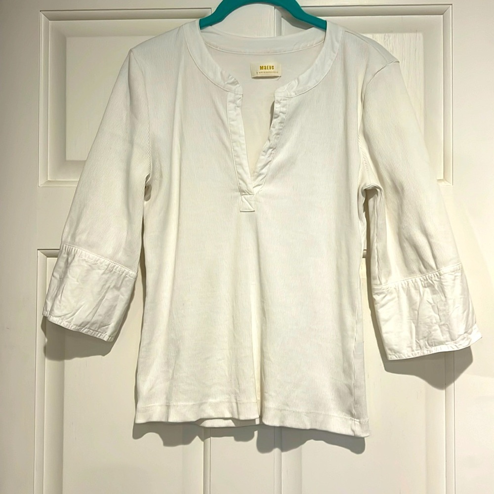 White ribbed shirt with the cotton cuffs